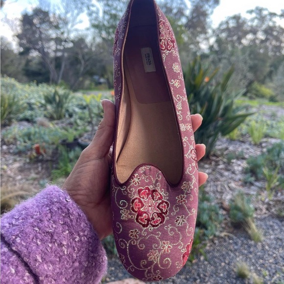 ✨ Vintage Prada Flats ✨ - Picture 1 of 7
